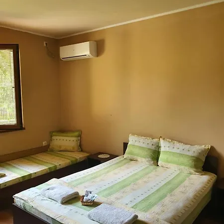 Maarata Guest house Krushuna